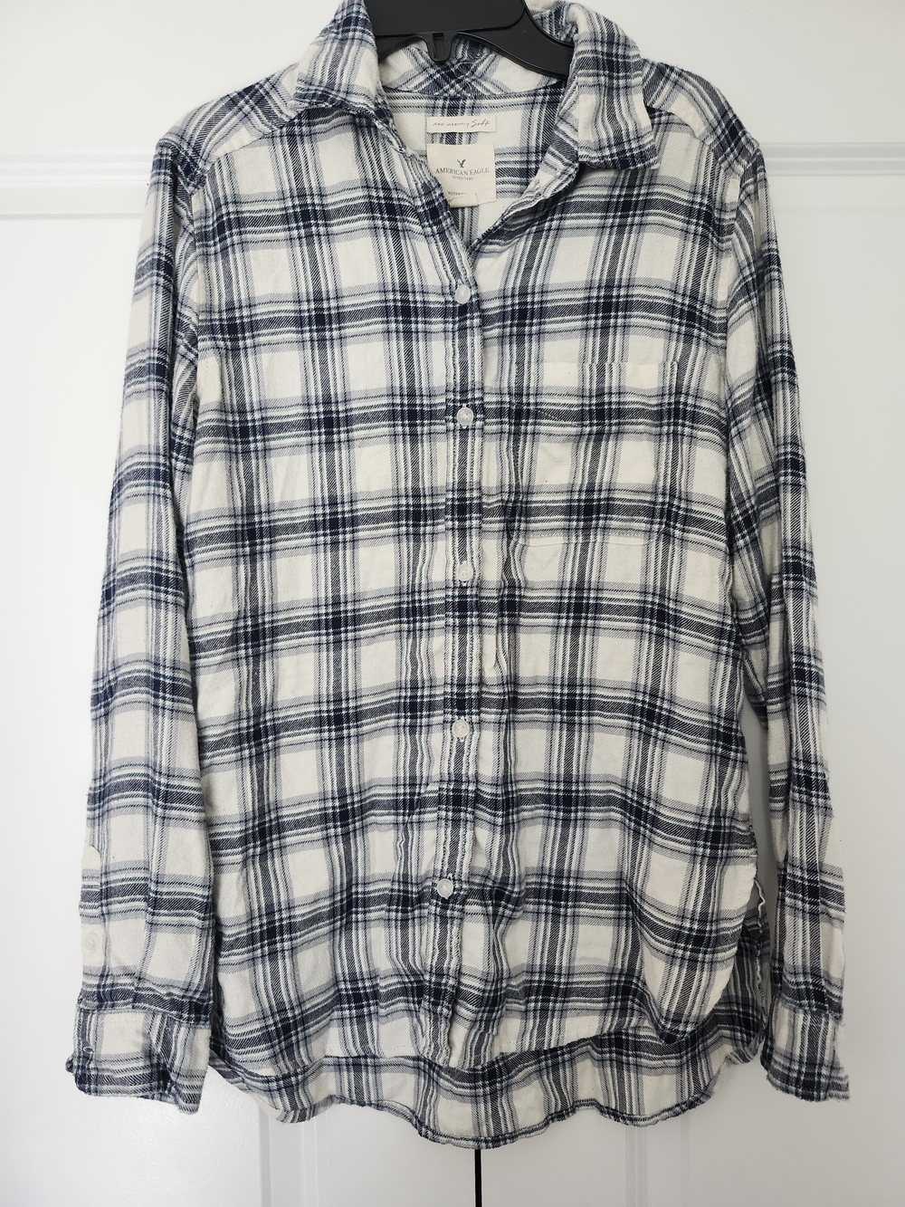American Eagle Outfitters White & Navy Plaid Button-Up Shirt